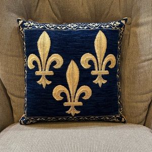 2 beautiful pillows: one 13 1/2 in square and other is 13 square with zippers